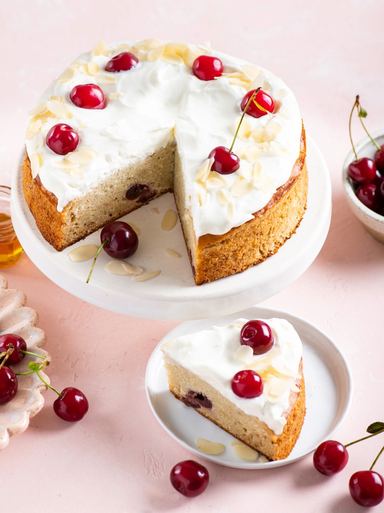 изображение рецепта Медово-вишневый торт