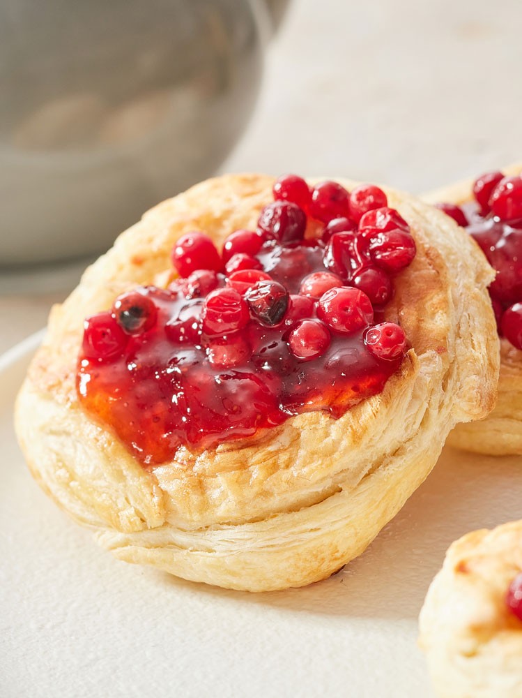 изображение рецепта Слойки с брусникой