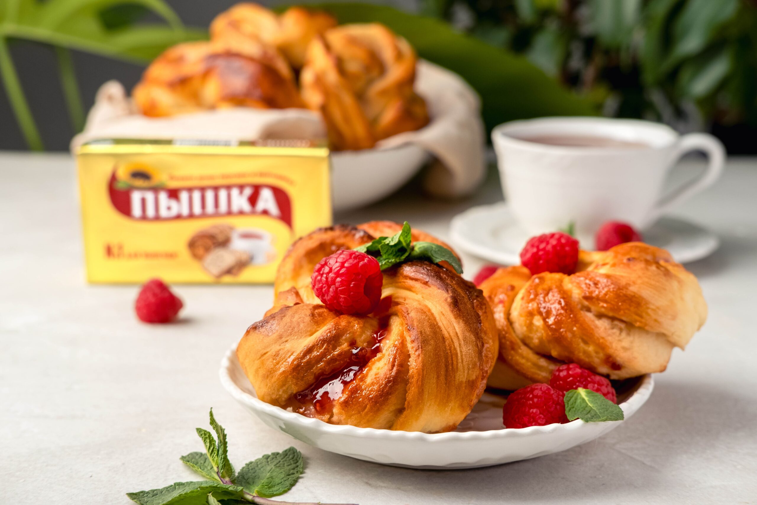 изображение рецепта Булочки с малиновым вареньем